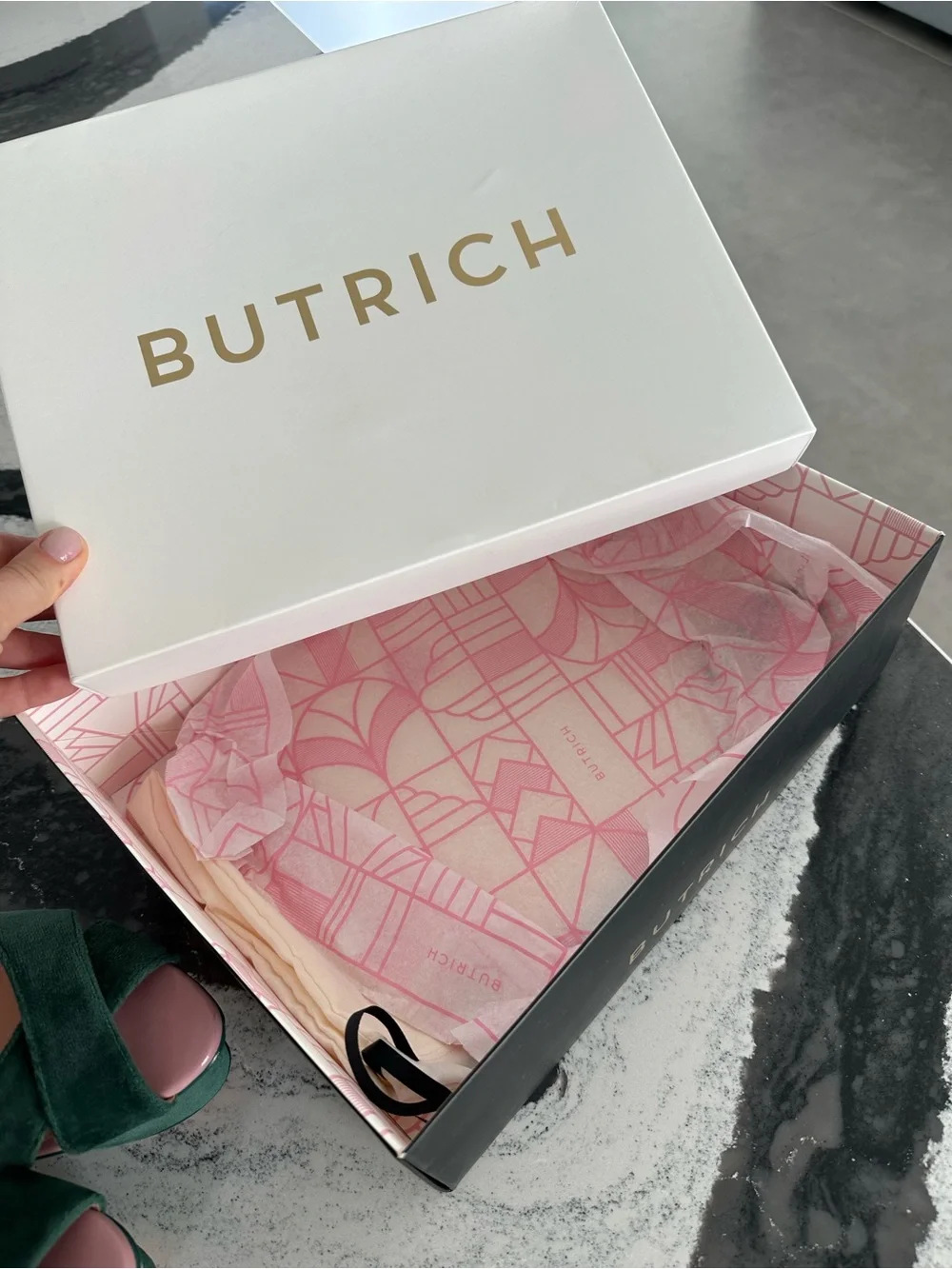 Butrich eye catching